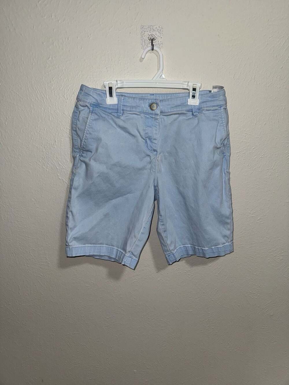 Tommy Bahama Boracay Chino Shorts in Light Blue Denim Wash Size 8
